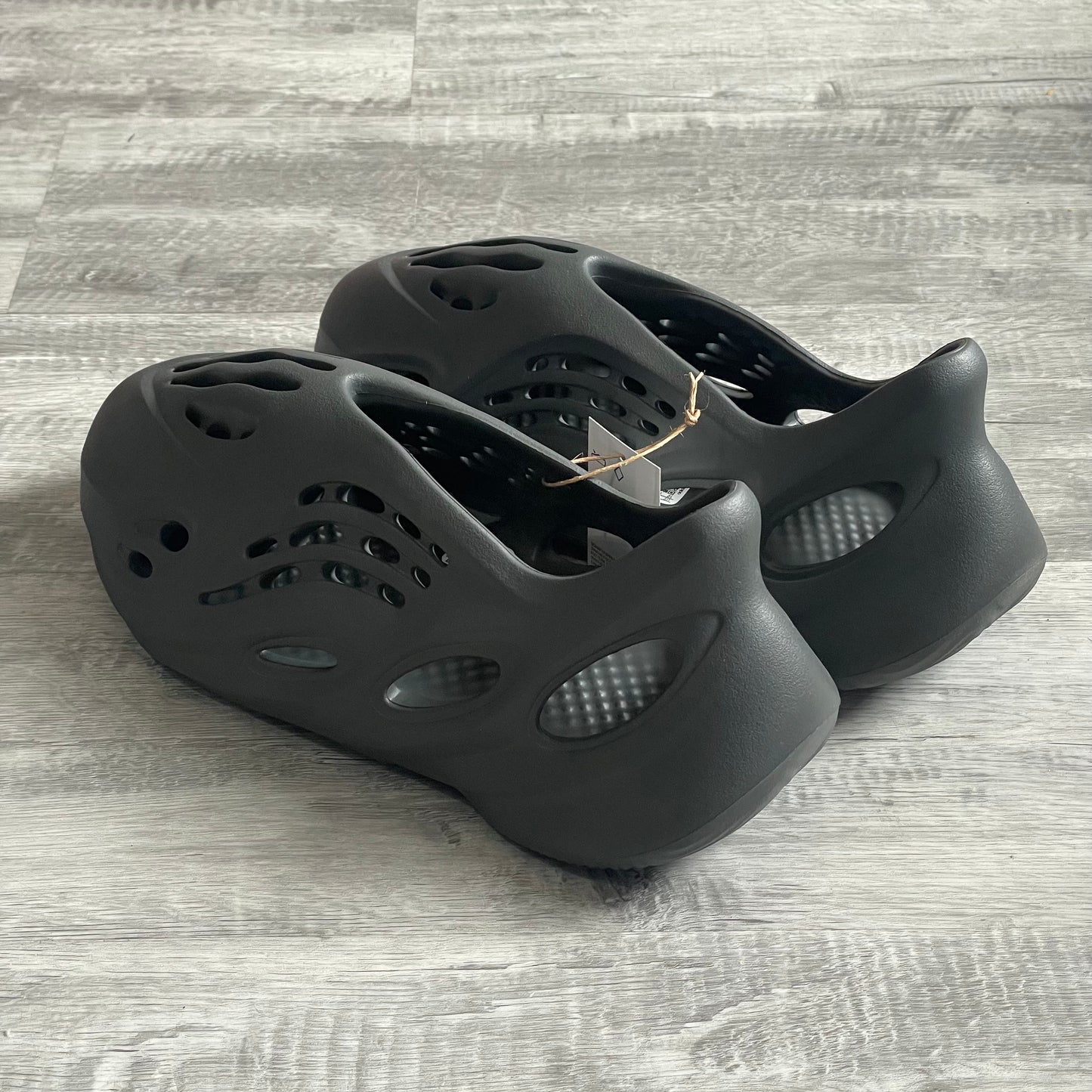 Adidas Yeezy FoamRNR Carbon