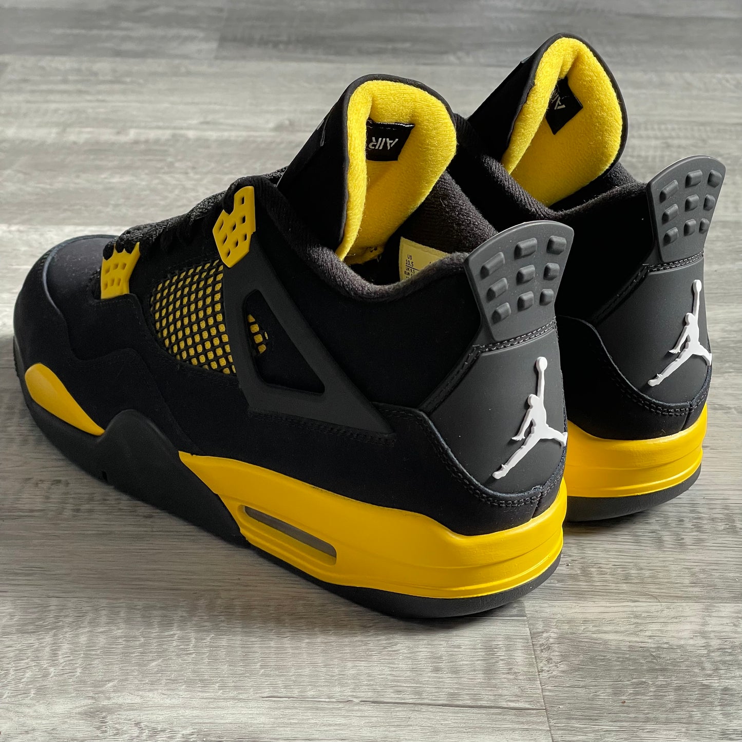 Air Jordan 4 Retro “Thunder”