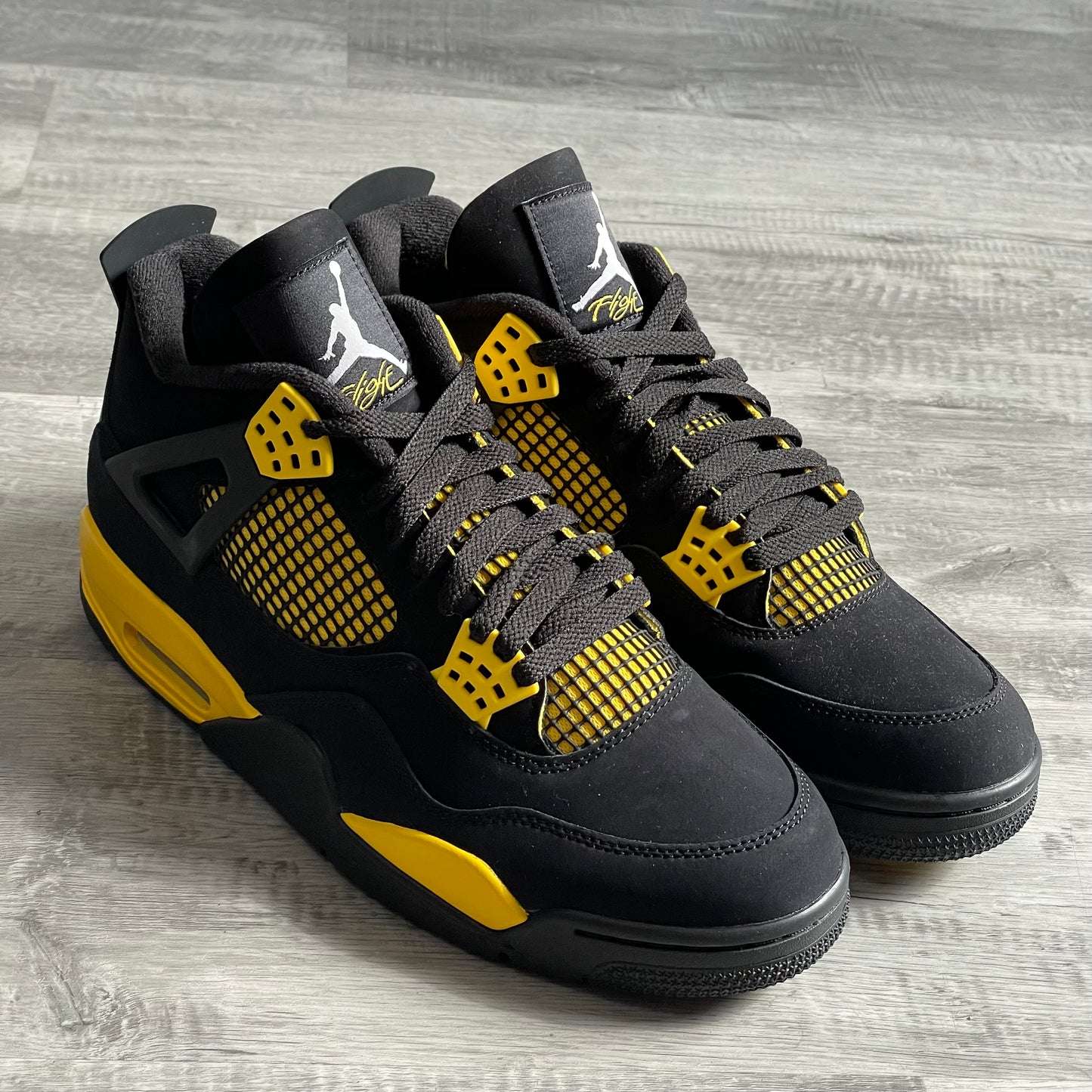 Air Jordan 4 Retro “Thunder”